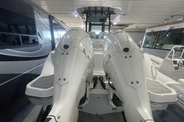 Dual Yamaha 150 Engines – Stingray Boat Transom Close-Up
