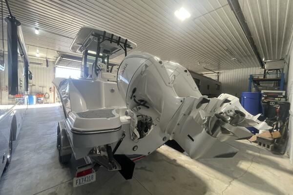 Twin Yamaha Outboards on Stingray Center Console – Rear View