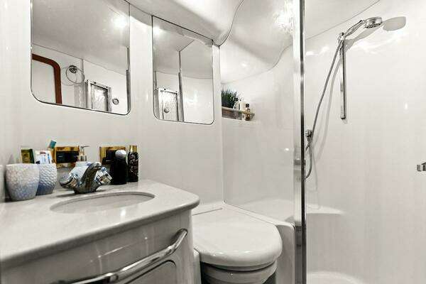 Sea Ray 480 Sedan Bridge Yacht For Sale