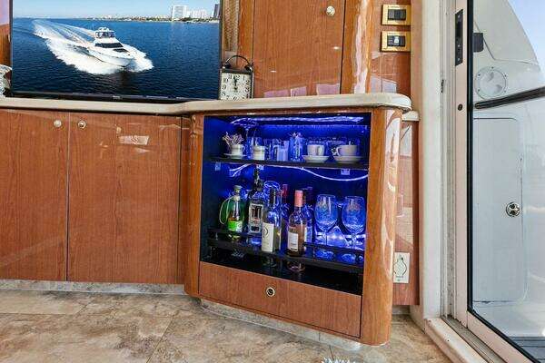 Sea Ray 480 Sedan Bridge Yacht For Sale