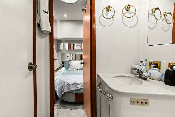 Sea Ray 480 Sedan Bridge Yacht For Sale