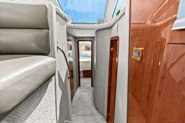 Sea Ray 480 Sedan Bridge Yacht For Sale