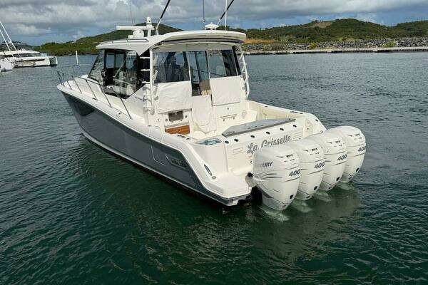 Boston Whaler 405 Conquest Yacht For Sale
