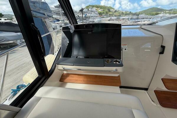 LA GRISSELLE 41ft Boston Whaler Yacht For Sale