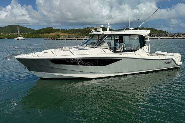 Boston Whaler 405 Conquest Yacht For Sale