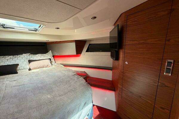 Boston Whaler 405 Conquest Yacht For Sale