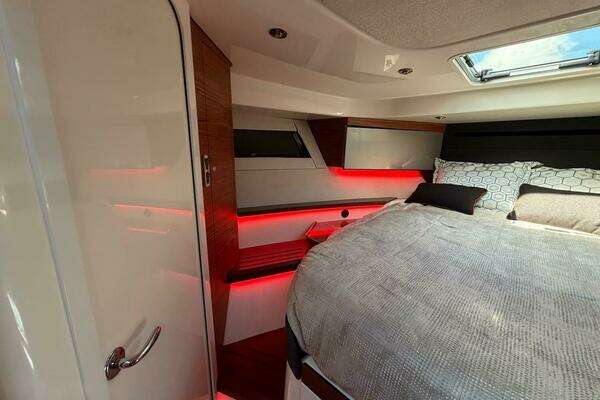 Boston Whaler 405 Conquest Yacht For Sale