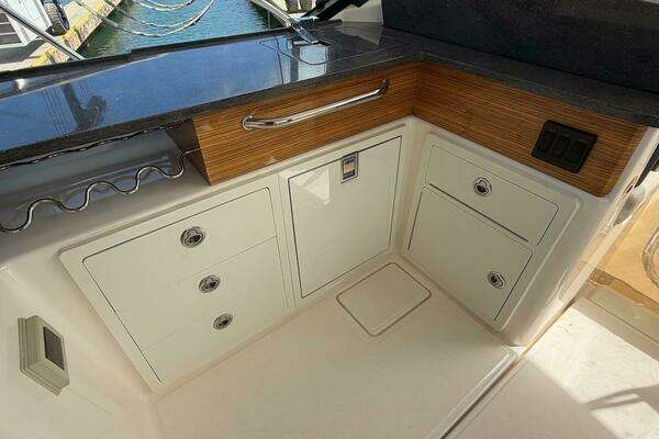 Boston Whaler 405 Conquest Yacht For Sale