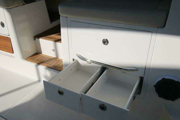 Boston Whaler 405 Conquest Yacht For Sale