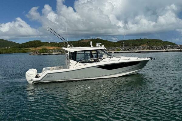 LA GRISSELLE 41ft Boston Whaler Yacht For Sale