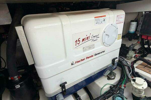 Boston Whaler 405 Conquest Yacht For Sale