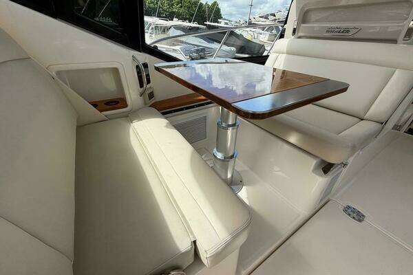 Boston Whaler 405 Conquest Yacht For Sale