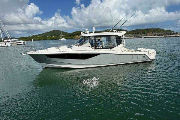 Boston Whaler 405 Conquest Yacht For Sale