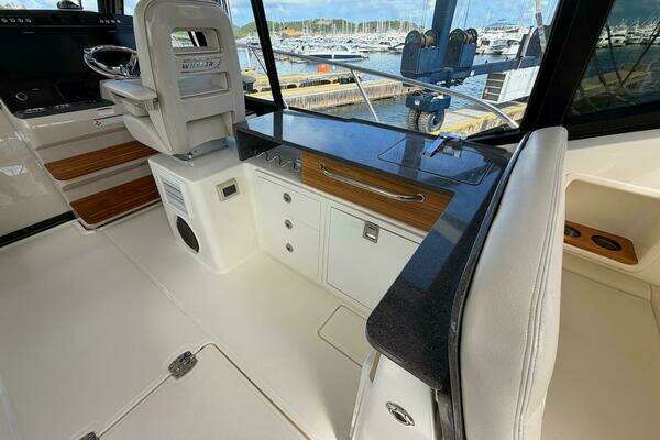 Boston Whaler 405 Conquest Yacht For Sale