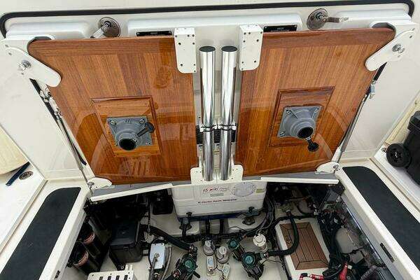 Boston Whaler 405 Conquest Yacht For Sale