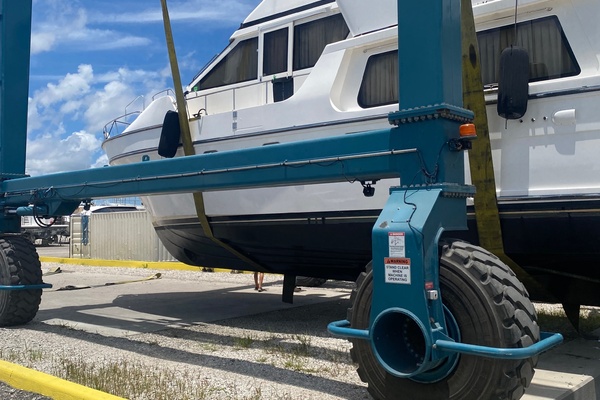 Johnson  amp  Johnson 52ft Jefferson Yacht For Sale