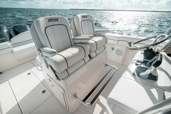 34ft Jupiter Yacht For Sale