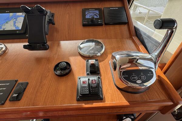 Side Trip 34ft Mainship Yacht For Sale