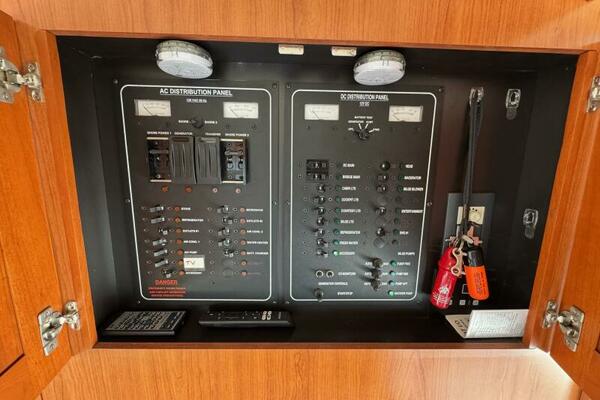 Side Trip 34ft Mainship Yacht For Sale