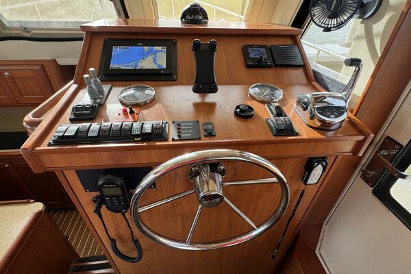 Side Trip 34ft Mainship Yacht For Sale