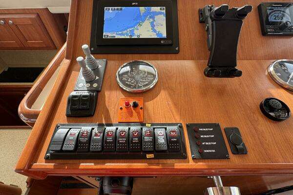 Mainship 34 TRAWLER Yacht For Sale