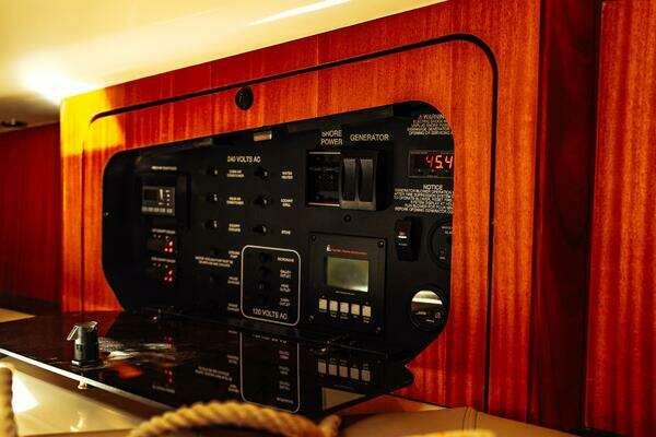 Pursuit OS 385 Offshore Yacht For Sale