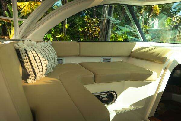 Pursuit OS 385 Offshore Yacht For Sale