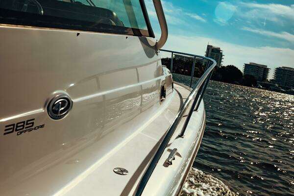 Pursuit OS 385 Offshore Yacht For Sale