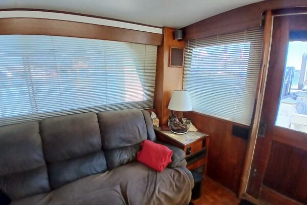 Concrete Idea 48ft Hatteras Yacht For Sale