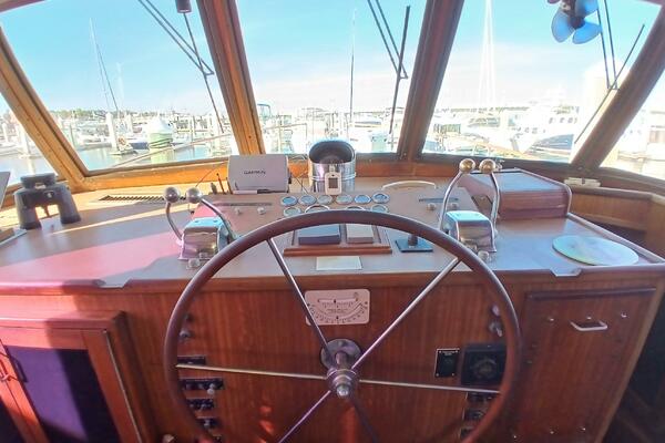 Concrete Idea 48ft Hatteras Yacht For Sale