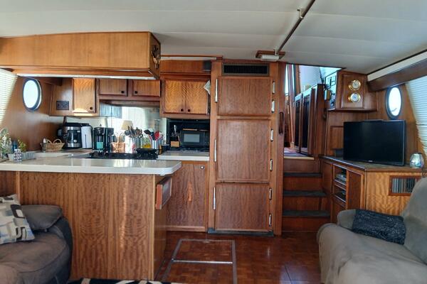 Concrete Idea 48ft Hatteras Yacht For Sale