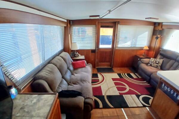 Concrete Idea 48ft Hatteras Yacht For Sale