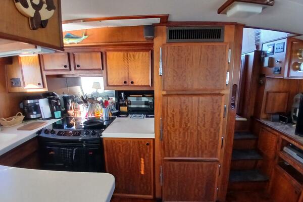 Concrete Idea 48ft Hatteras Yacht For Sale