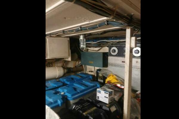 Concrete Idea 48ft Hatteras Yacht For Sale