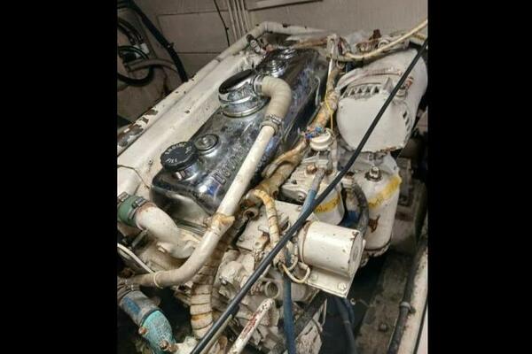 Concrete Idea 48ft Hatteras Yacht For Sale