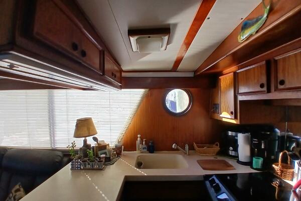Concrete Idea 48ft Hatteras Yacht For Sale
