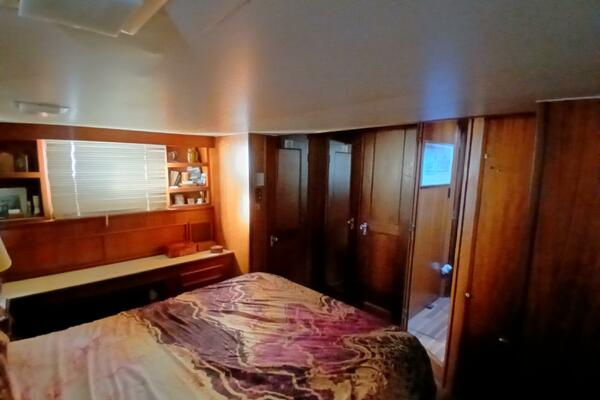 Concrete Idea 48ft Hatteras Yacht For Sale