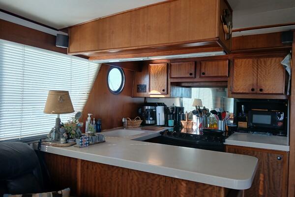 Concrete Idea 48ft Hatteras Yacht For Sale