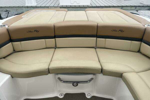 Photo of the 2014 Sea Ray 250 SLX