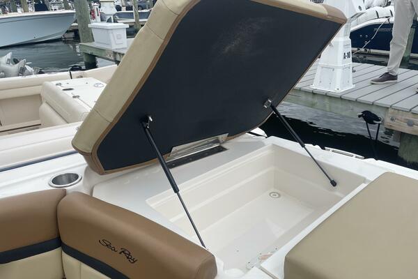 25ft Sea Ray Yacht For Sale
