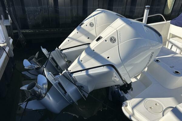Bae Life 27ft Boston Whaler Yacht For Sale
