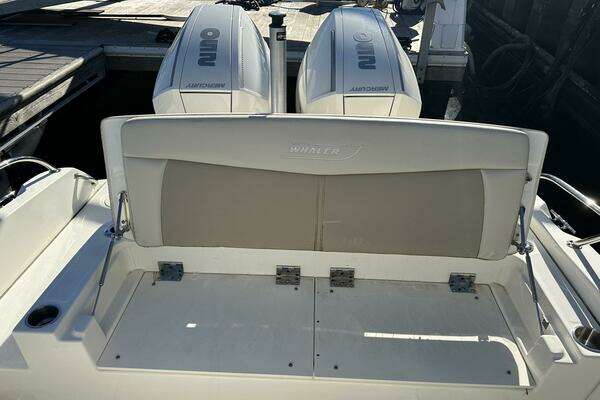 2022 Boston Whaler 27