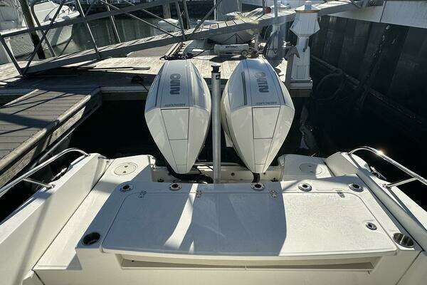 2022 Boston Whaler 27