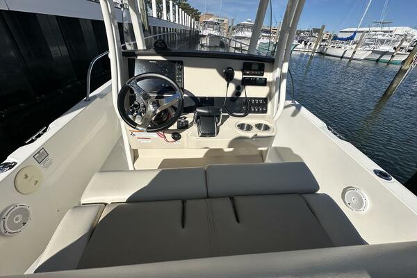 Bae Life 27ft Boston Whaler Yacht For Sale