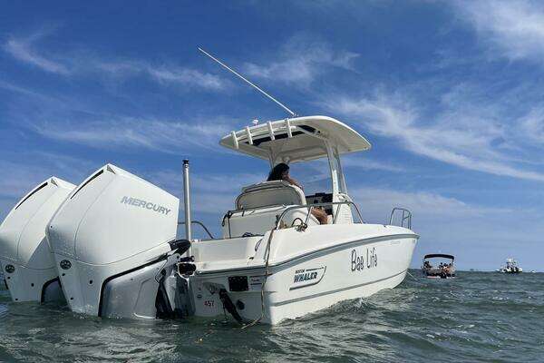 2022 Boston Whaler 27