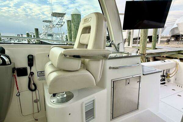Boston Whaler 345 Conquest Pilothouse Yacht For Sale
