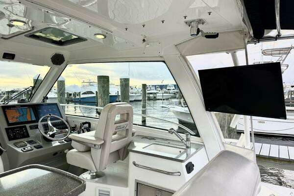 Boston Whaler 345 Conquest Pilothouse Yacht For Sale