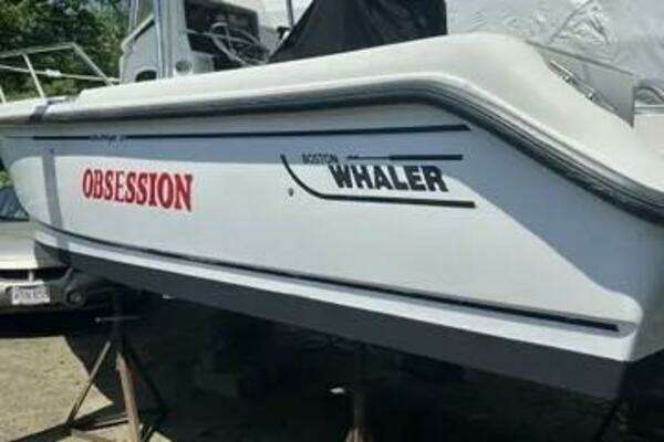 Photo of the 2002 Boston Whaler 21 Outrage