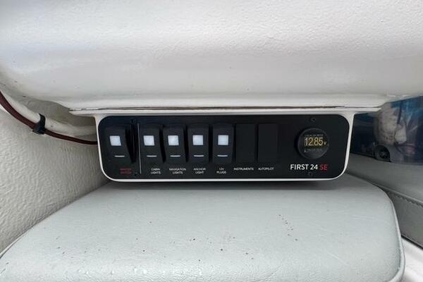 Salubrity 24ft Beneteau Yacht For Sale