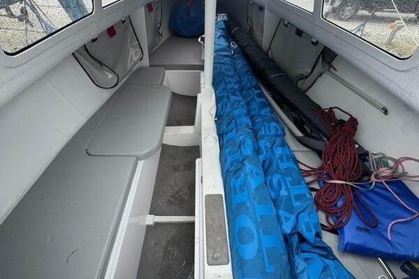 Salubrity 24ft Beneteau Yacht For Sale